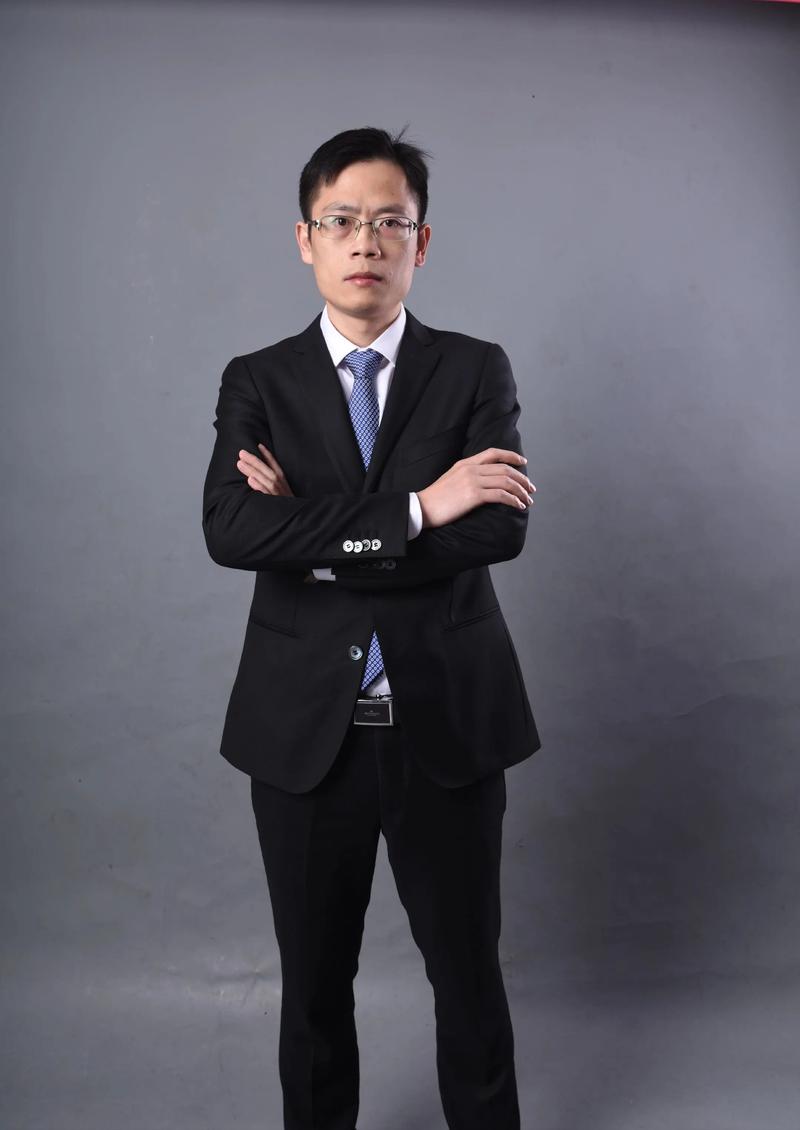 秦予白 灯光与摄影艺术负责人